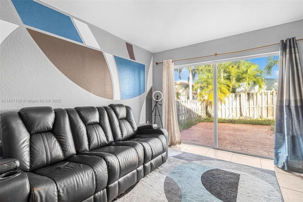 21403 Sw 89th Pl #0 - Photo 7 of 23