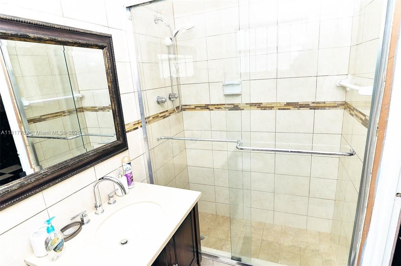 240 Nw 197th St #1 - Photo 6 of 7