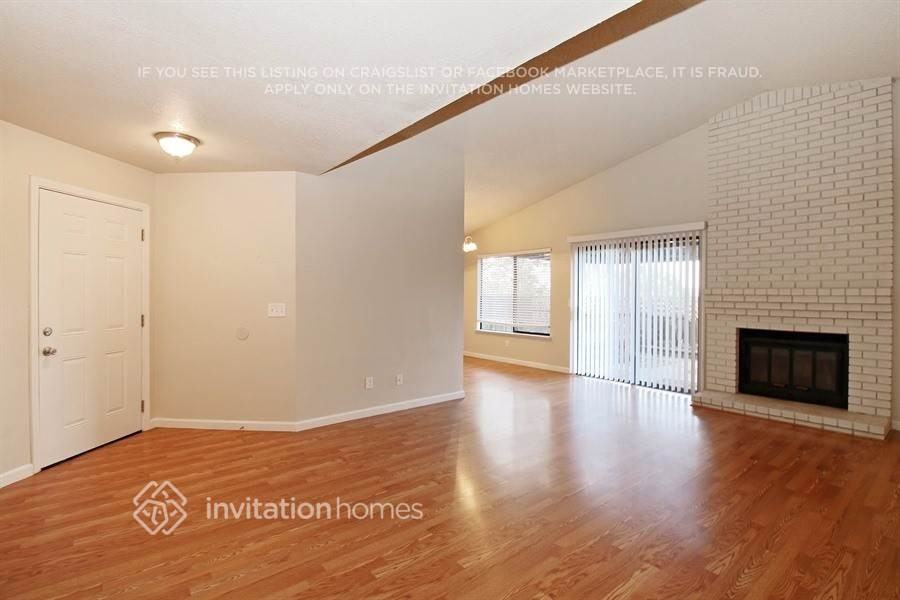 1239 Canterbury - Photo 4 of 23