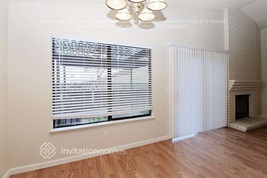 1239 Canterbury - Photo 6 of 23