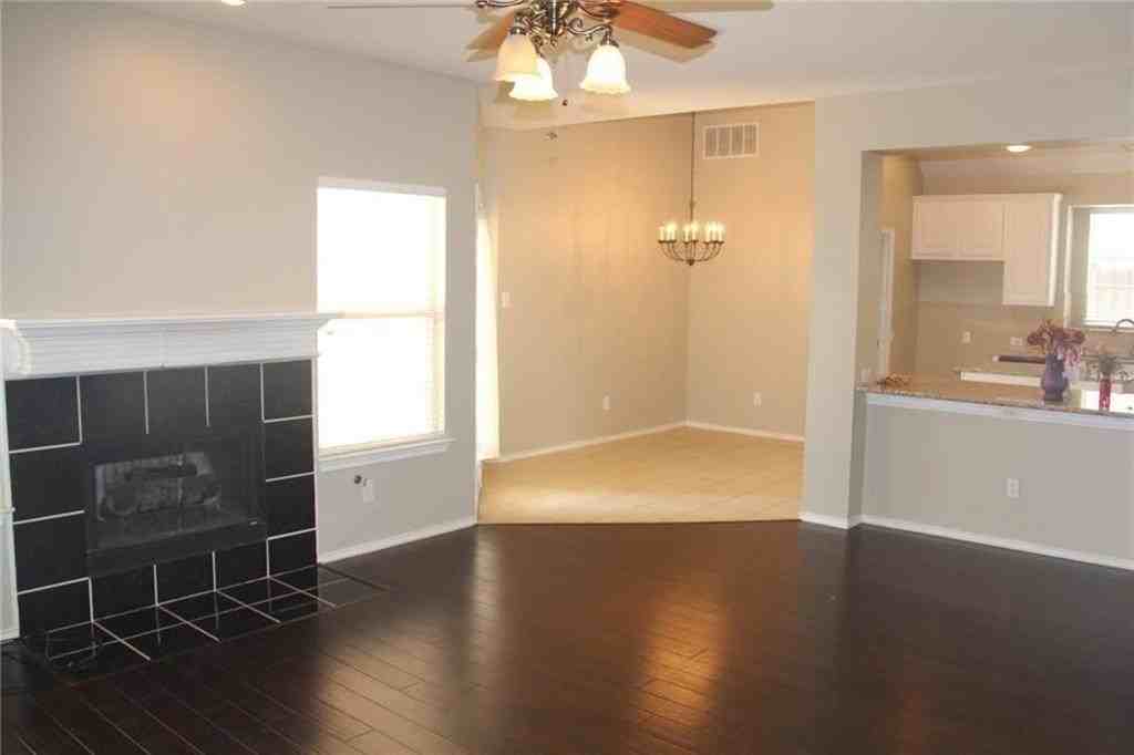 104 San Mateo Ct - Photo 4 of 11