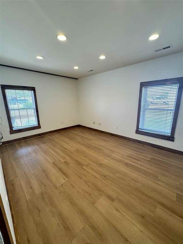 141 Vanderbilt Ct - Photo 3 of 6