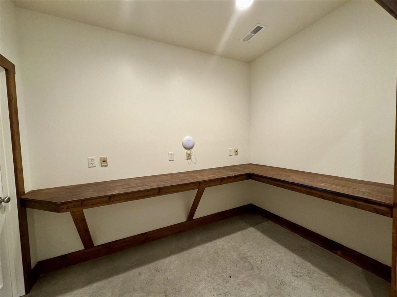 141 Vanderbilt Ct - Photo 5 of 6