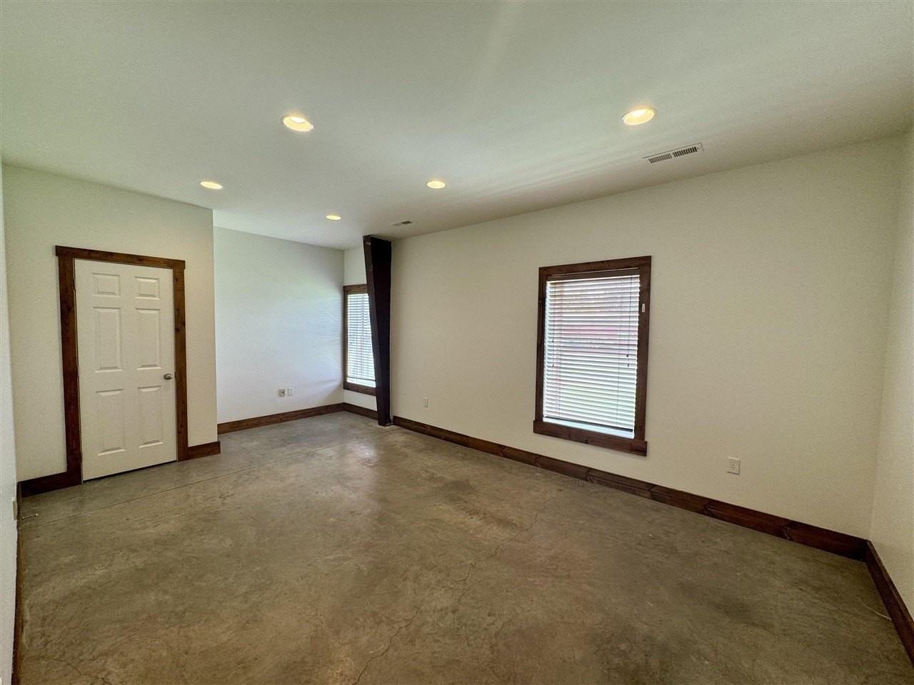 141 Vanderbilt Ct - Photo 6 of 6