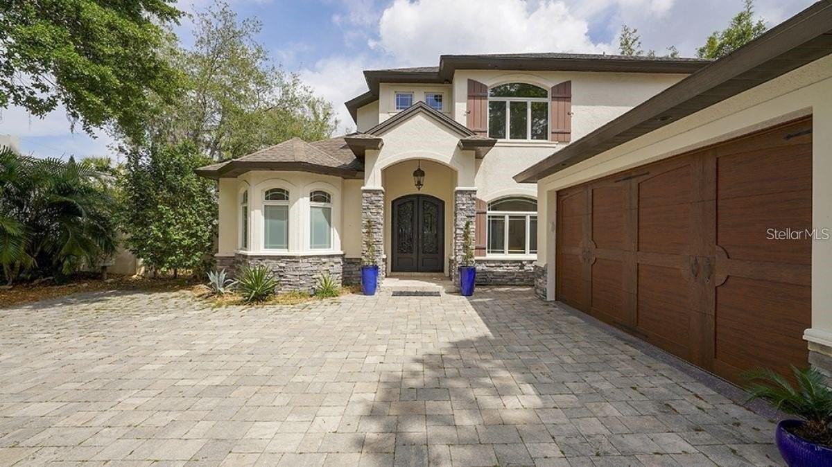 1725 Bonita Ct - Photo 3 of 50