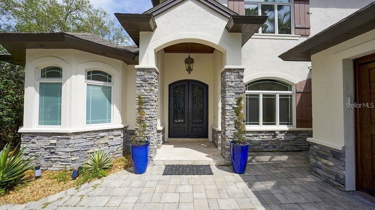 1725 Bonita Ct - Photo 5 of 50