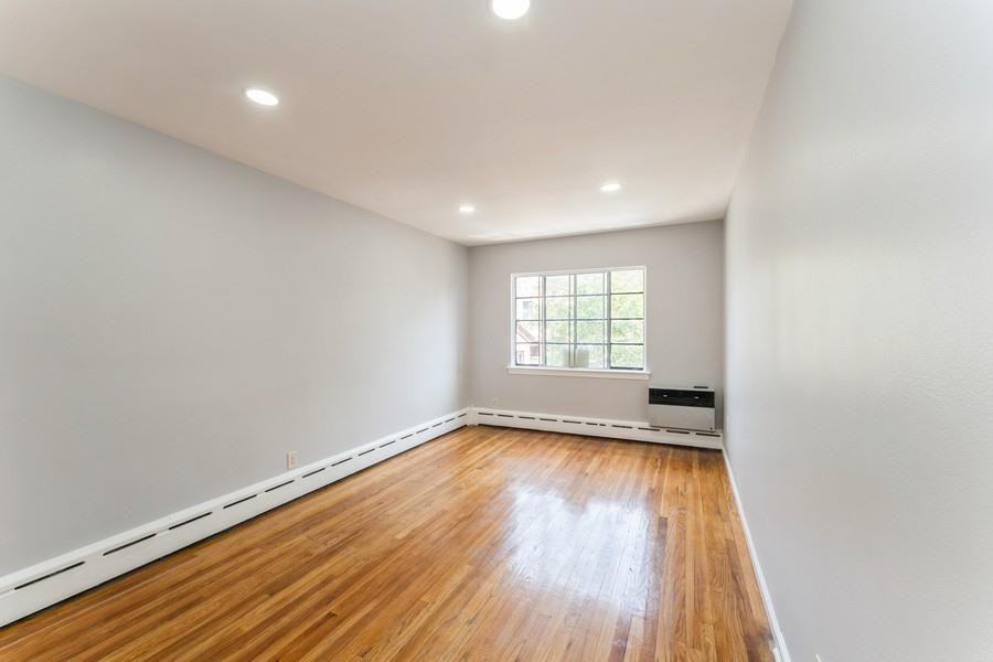 10328 115th St ##2 - Photo 3 of 18