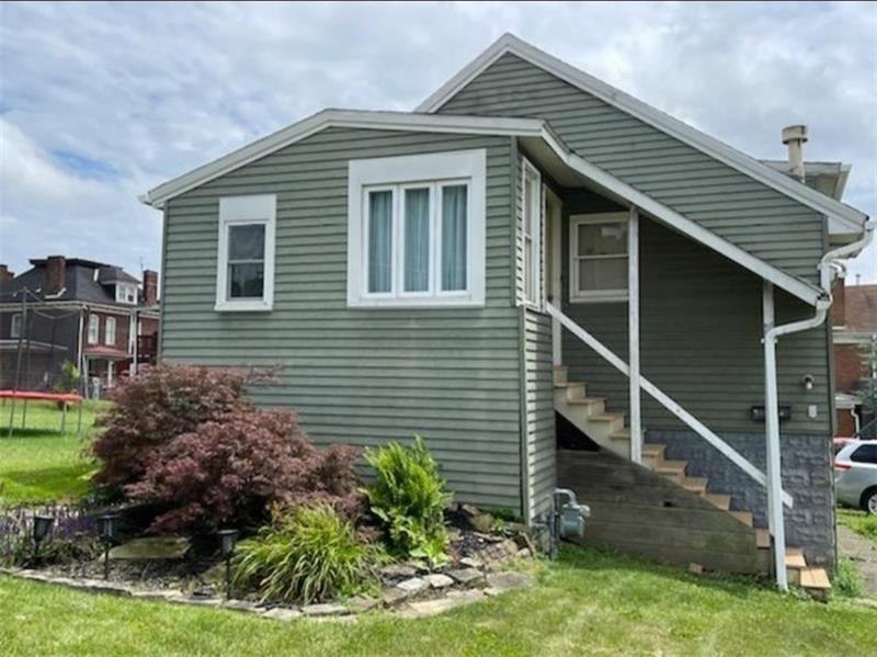 326 W College St - Photo 2 of 11