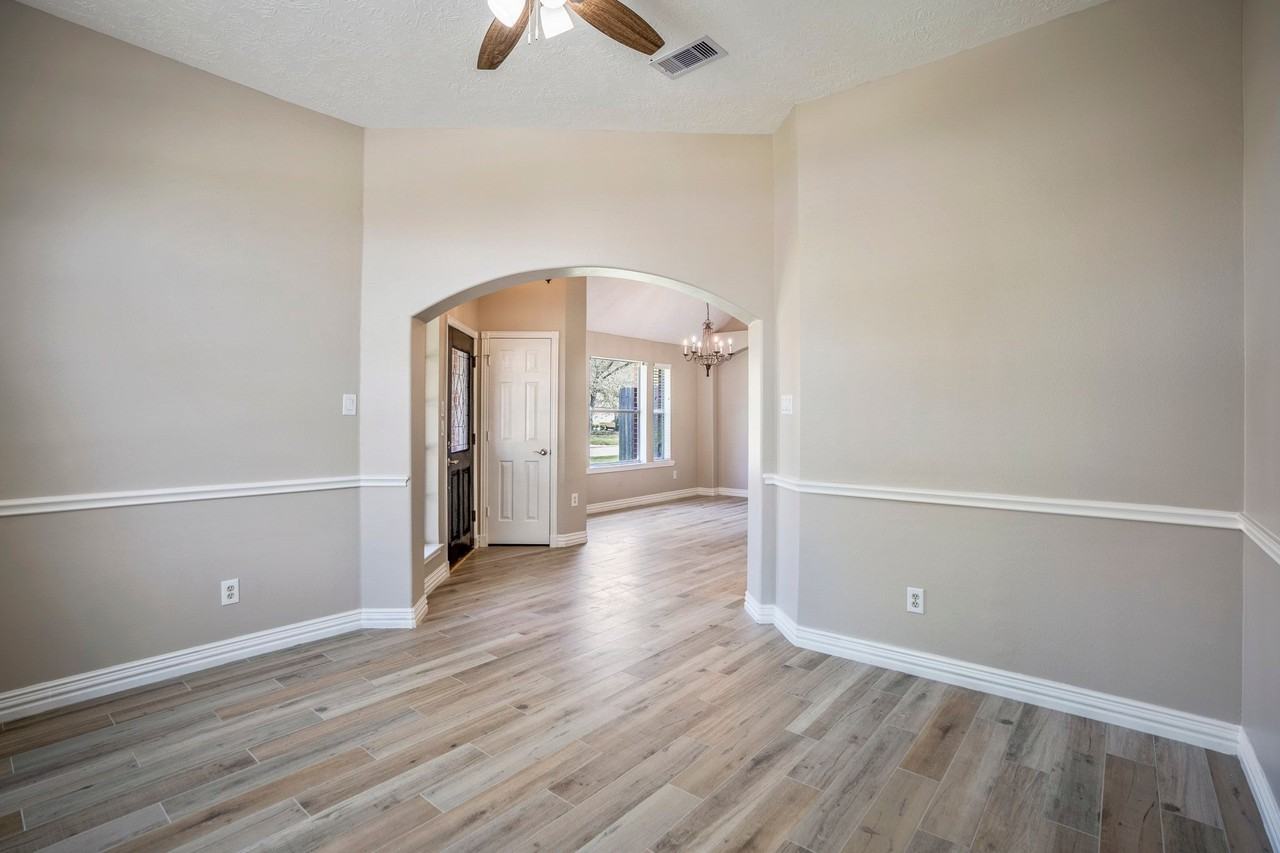 5803 Sawyer Bend Ln - Photo 7 of 42