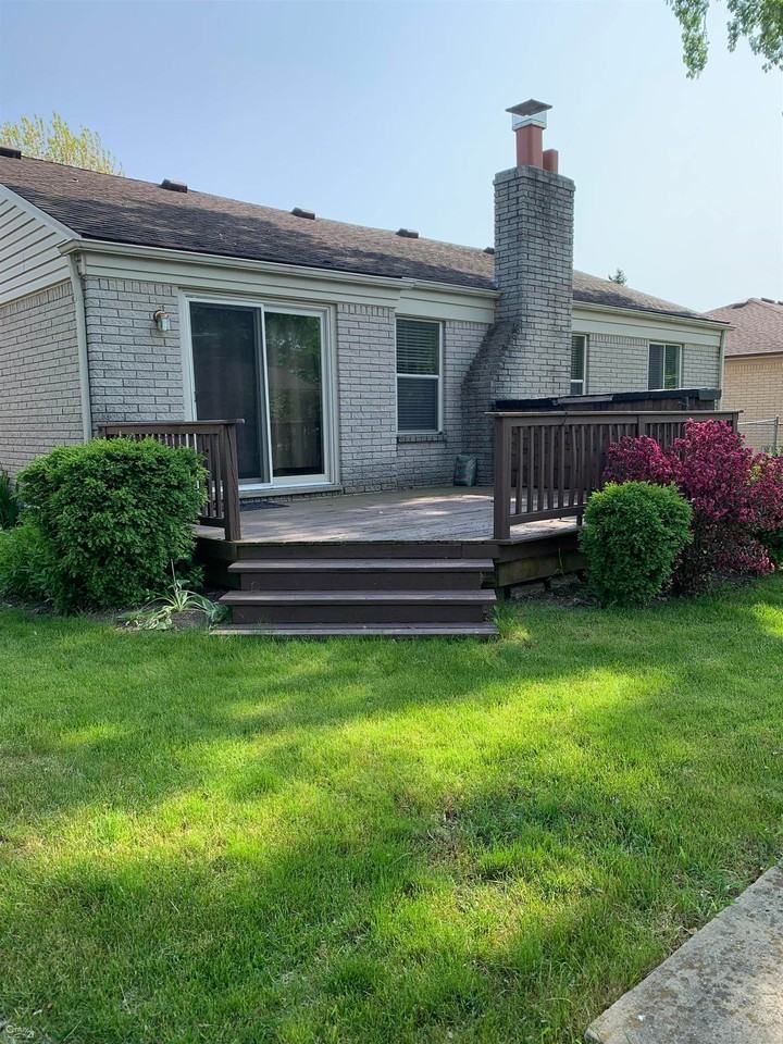 4951 Fox Hill Dr - Photo 2 of 16