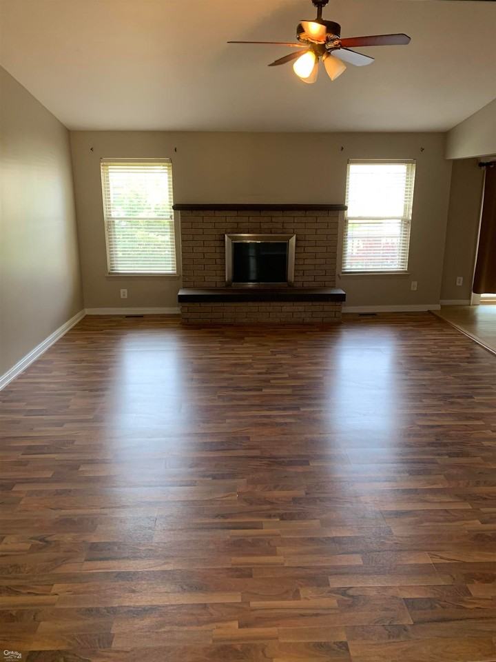 4951 Fox Hill Dr - Photo 3 of 16