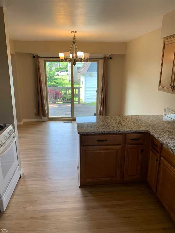 4951 Fox Hill Dr - Photo 6 of 16