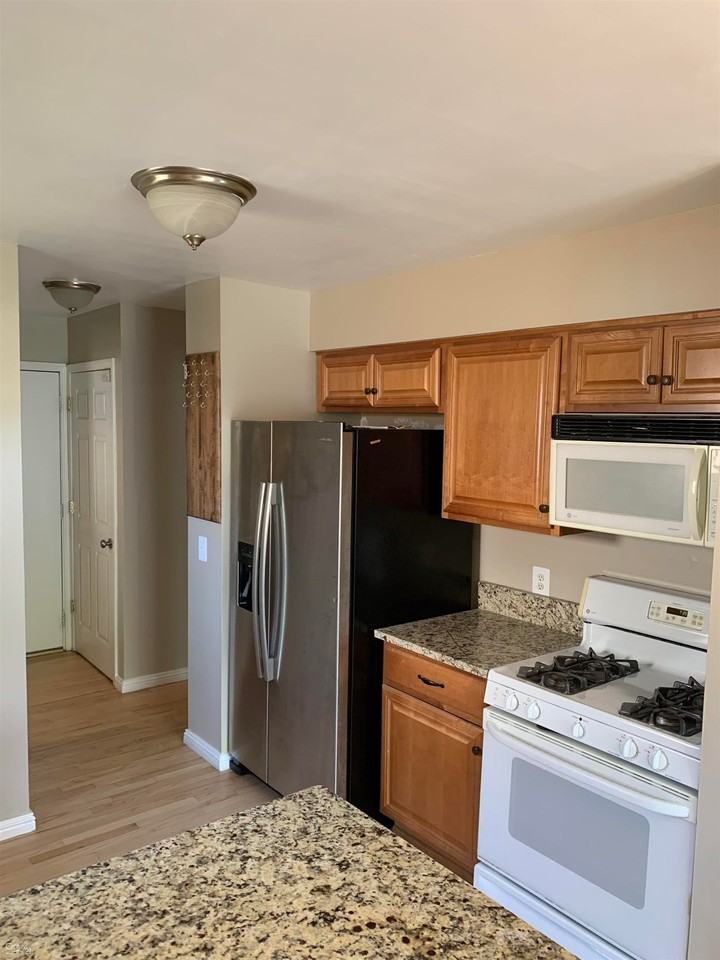 4951 Fox Hill Dr - Photo 7 of 16