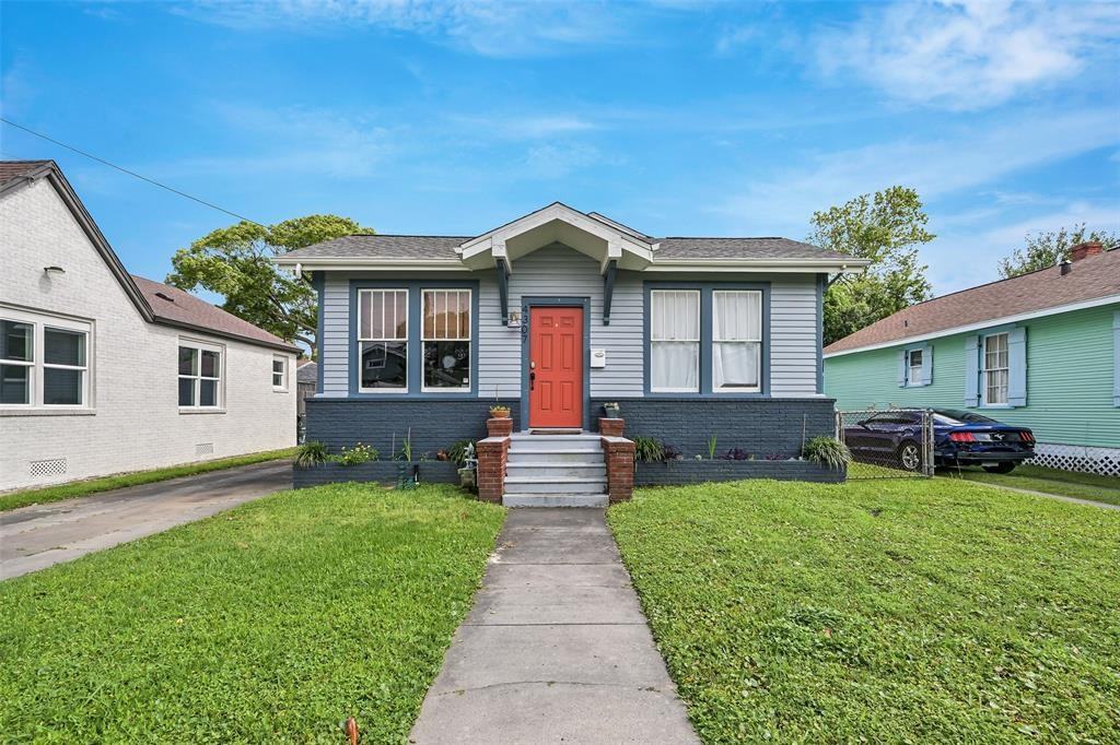 4307 Avenue Q 1/2 - Photo 3 of 46