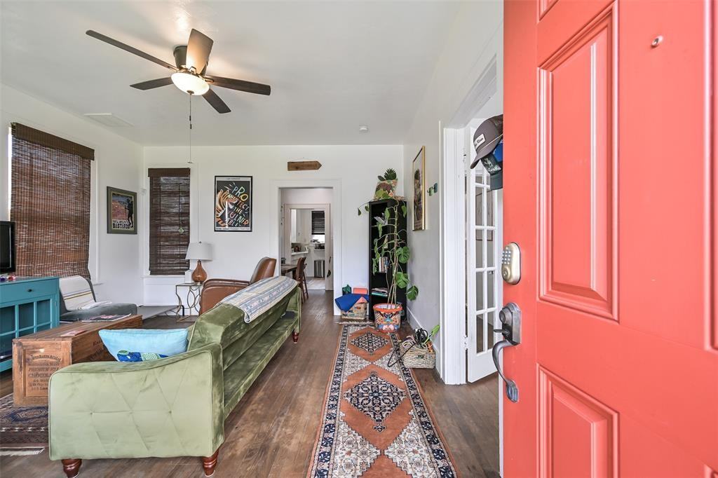 4307 Avenue Q 1/2 - Photo 4 of 46