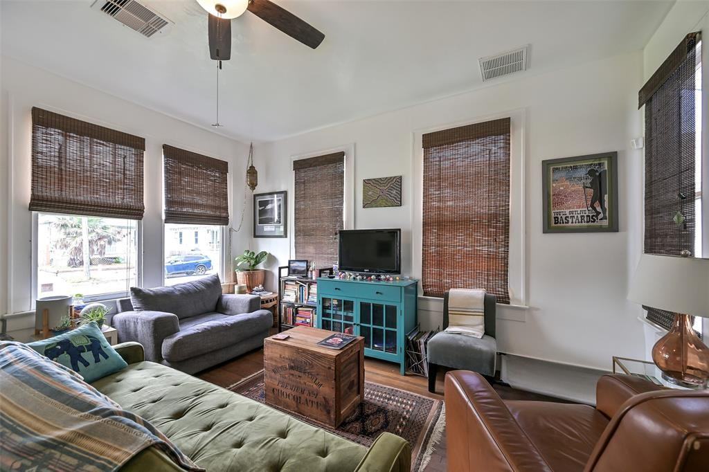 4307 Avenue Q 1/2 - Photo 6 of 46