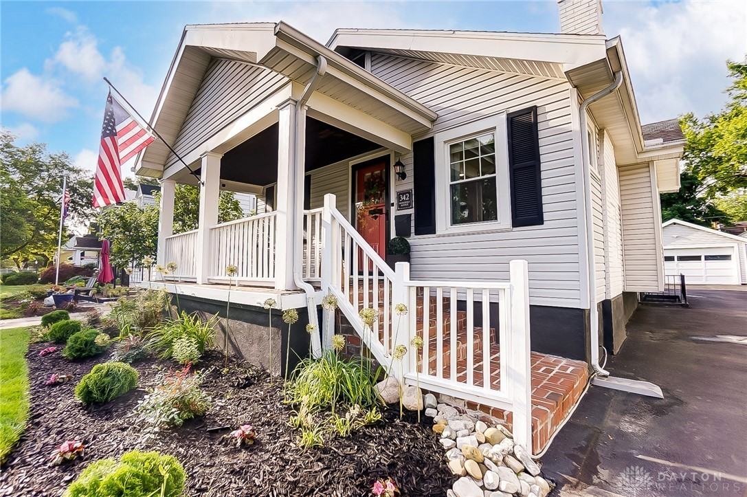 342 Wonderly Ave - Photo 3 of 38