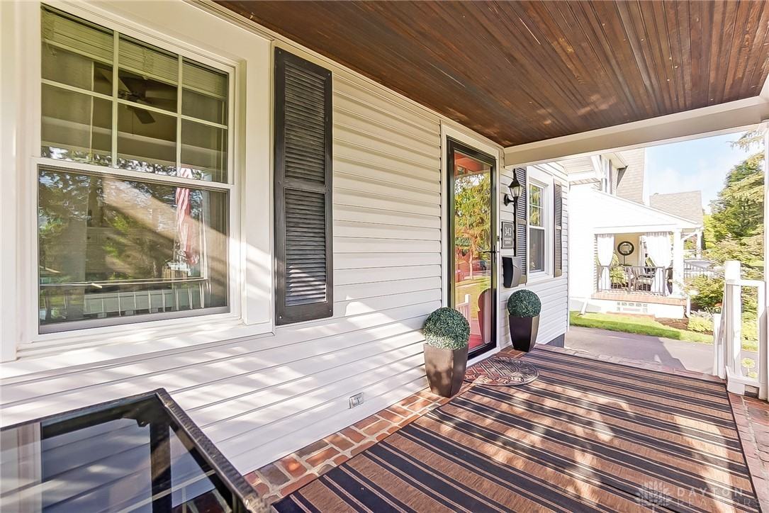 342 Wonderly Ave - Photo 4 of 38