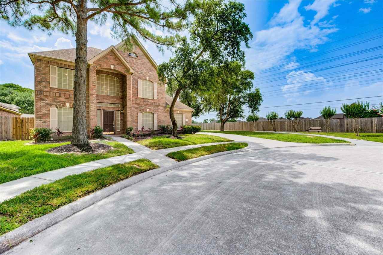 15206 Garett Green Cir - Photo 3 of 48