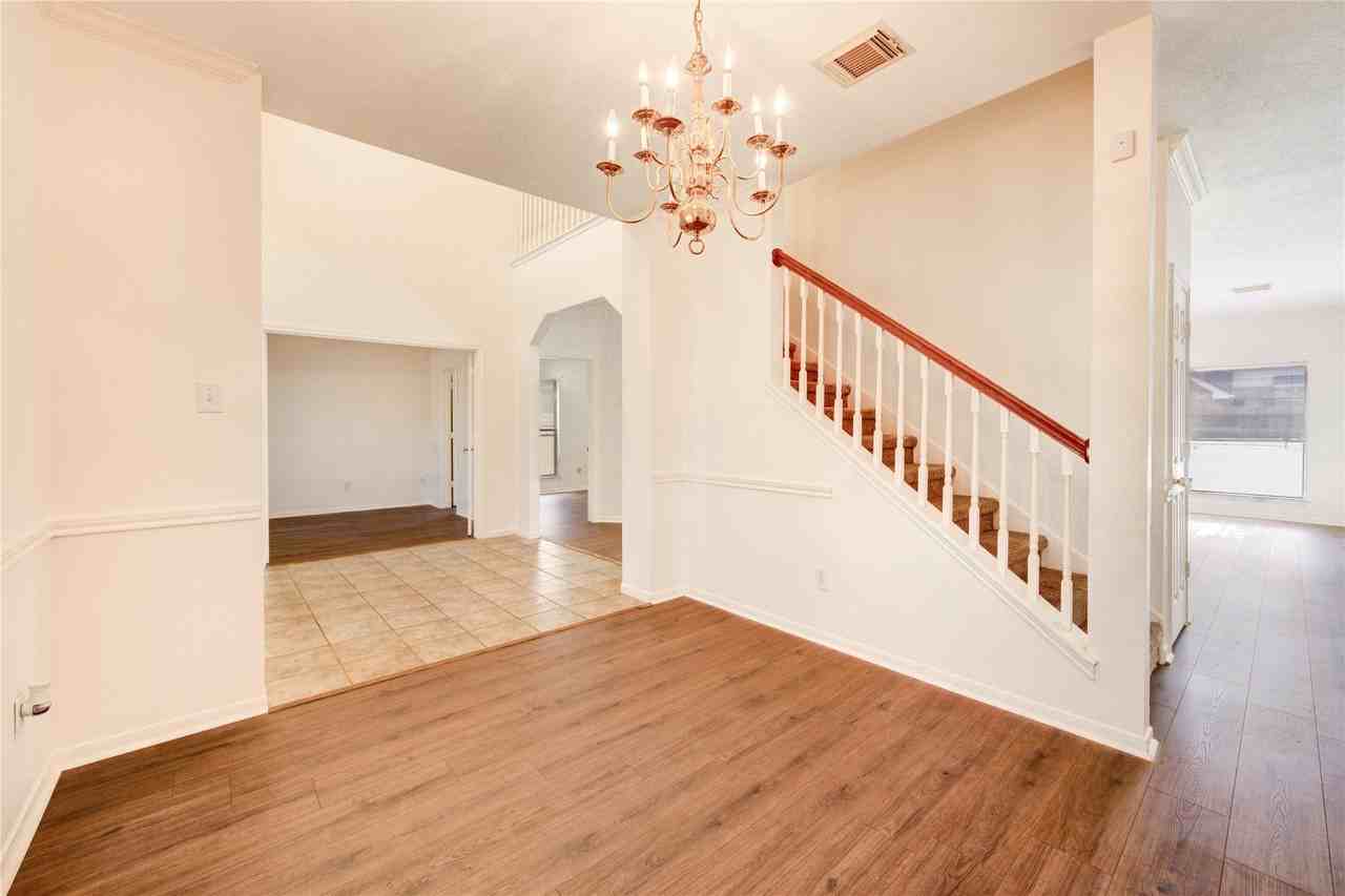 15206 Garett Green Cir - Photo 7 of 48