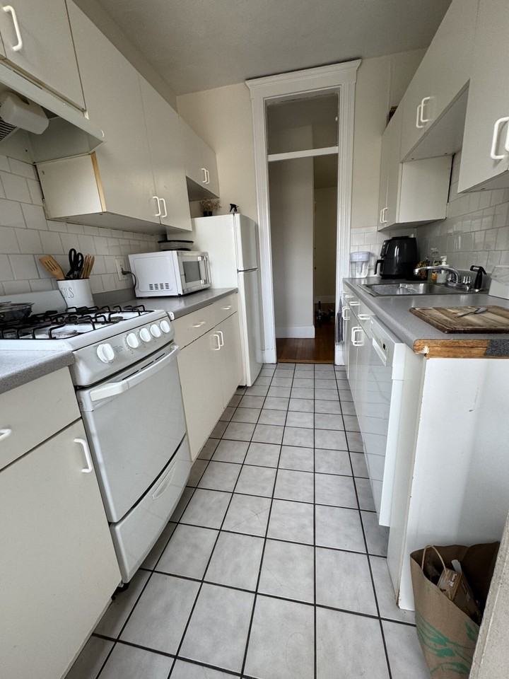 11 Carol Ave #7 - Photo 7 of 18