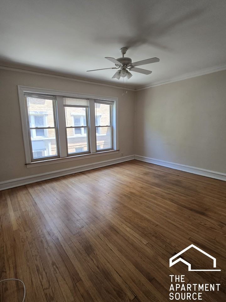 1969 W Foster Ave #1 - Photo 2 of 10