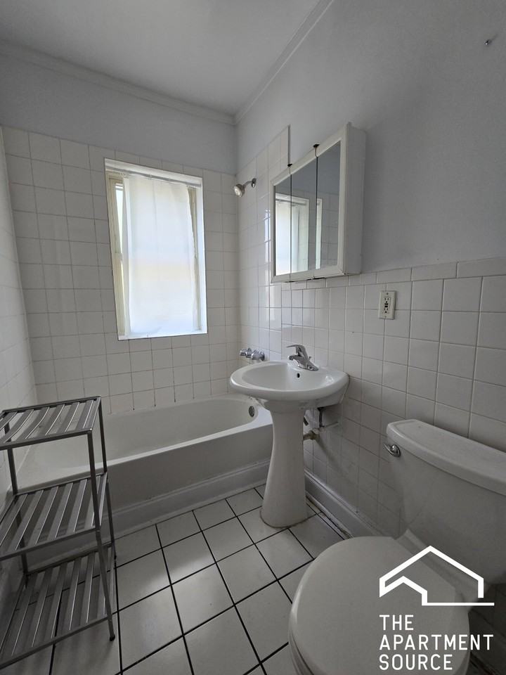 1969 W Foster Ave #1 - Photo 6 of 10