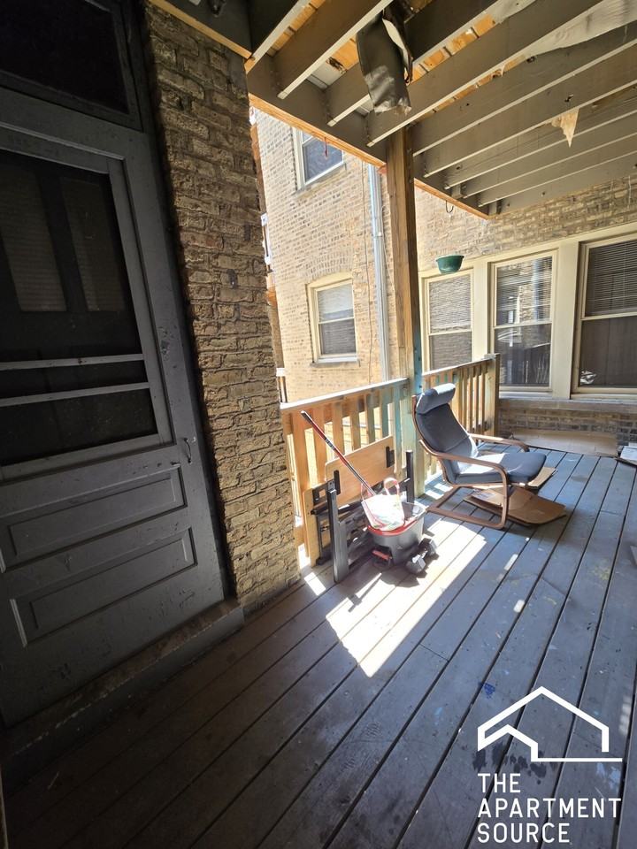 1969 W Foster Ave #1 - Photo 7 of 10