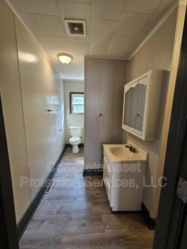 203 State St - Photo 3 of 5