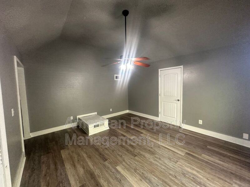 7050 E 71st Ct - Photo 4 of 33