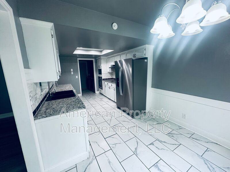 7050 E 71st Ct - Photo 6 of 33