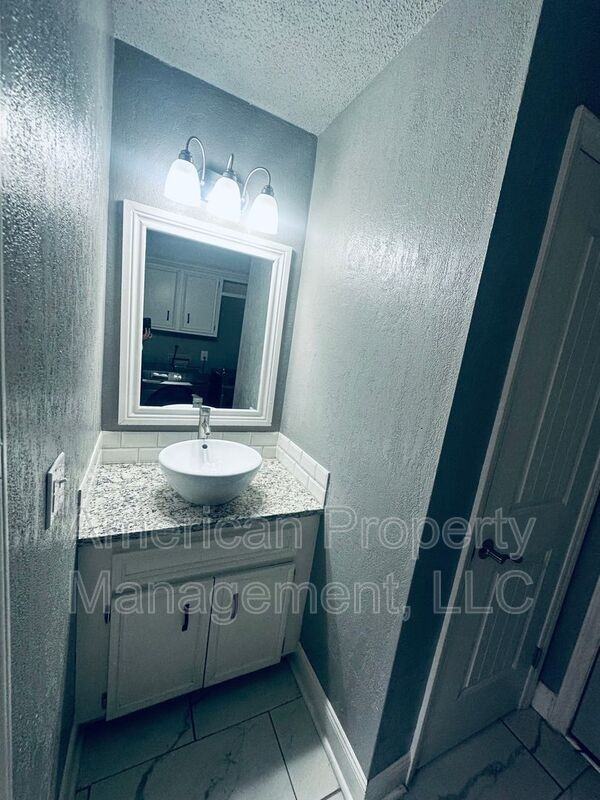 7050 E 71st Ct - Photo 7 of 33