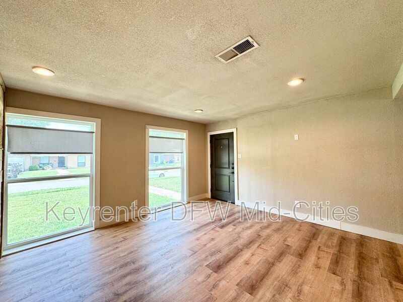 2703 Downing Ave - Photo 3 of 37