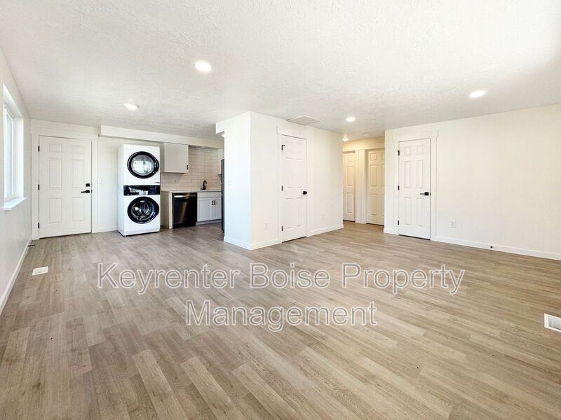 1243 S Security Ln - Photo 2 of 16