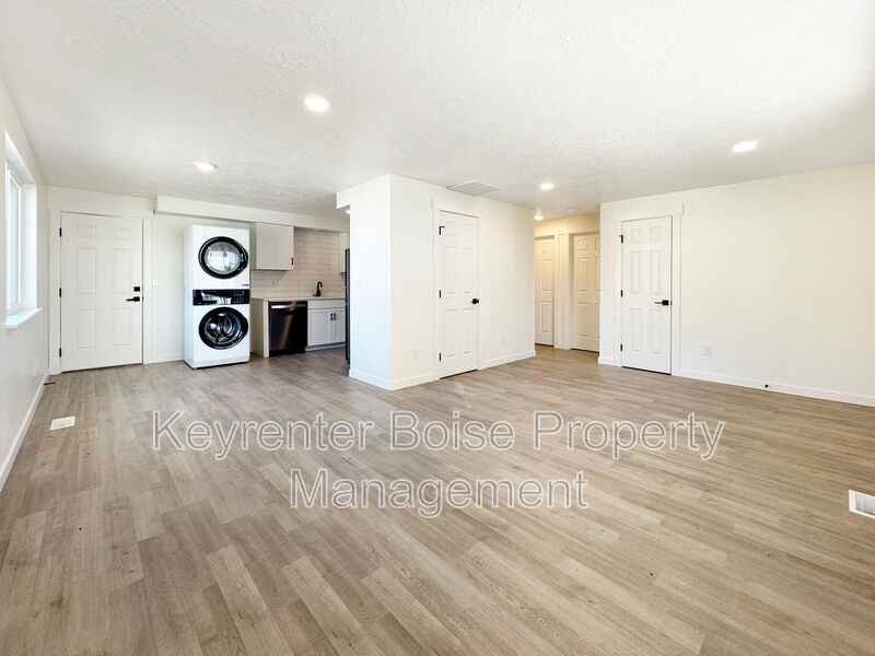 1245 S Security Ln - Photo 2 of 16