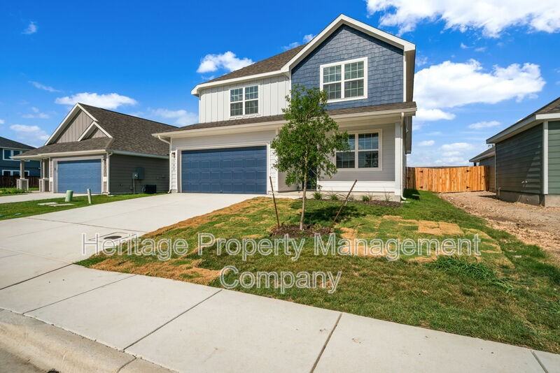 305 Lina Way - Photo 3 of 32