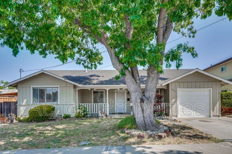 2343 Jackson St - Photo 2 of 50