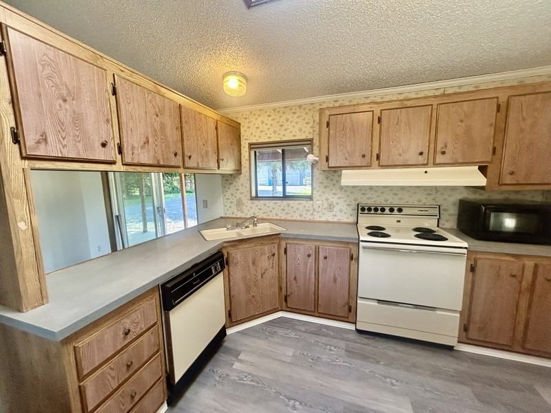 2453 E 66th Ter - Photo 2 of 29