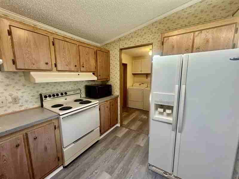 2453 E 66th Ter - Photo 3 of 29