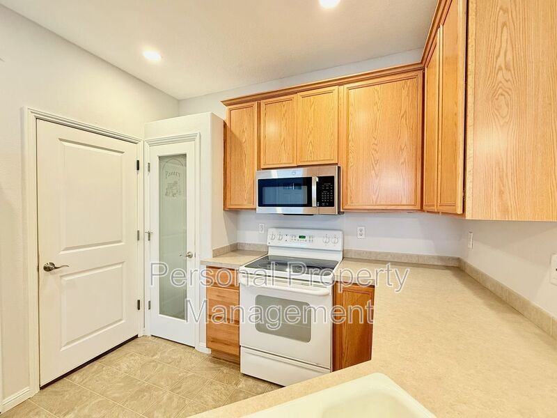 8019 Ne 22nd St - Photo 6 of 16