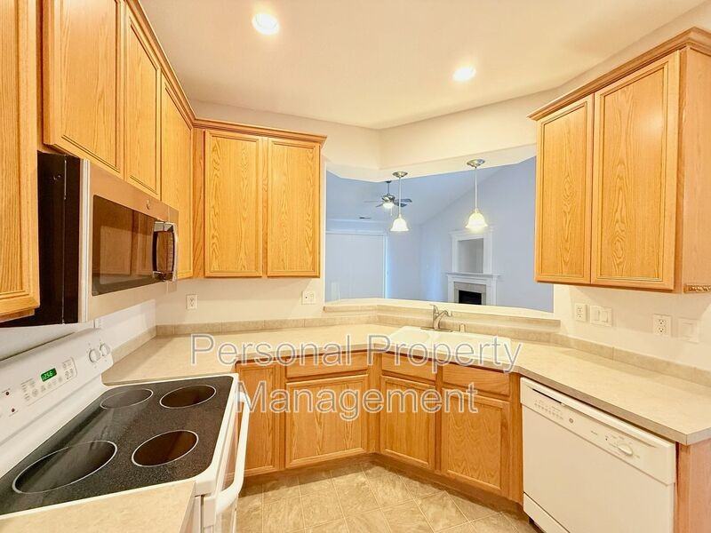 8019 Ne 22nd St - Photo 7 of 16