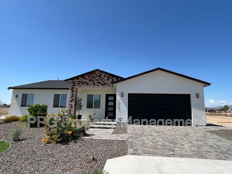 30206 W Portland St - Photo 2 of 28