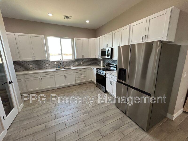 30206 W Portland St - Photo 3 of 28