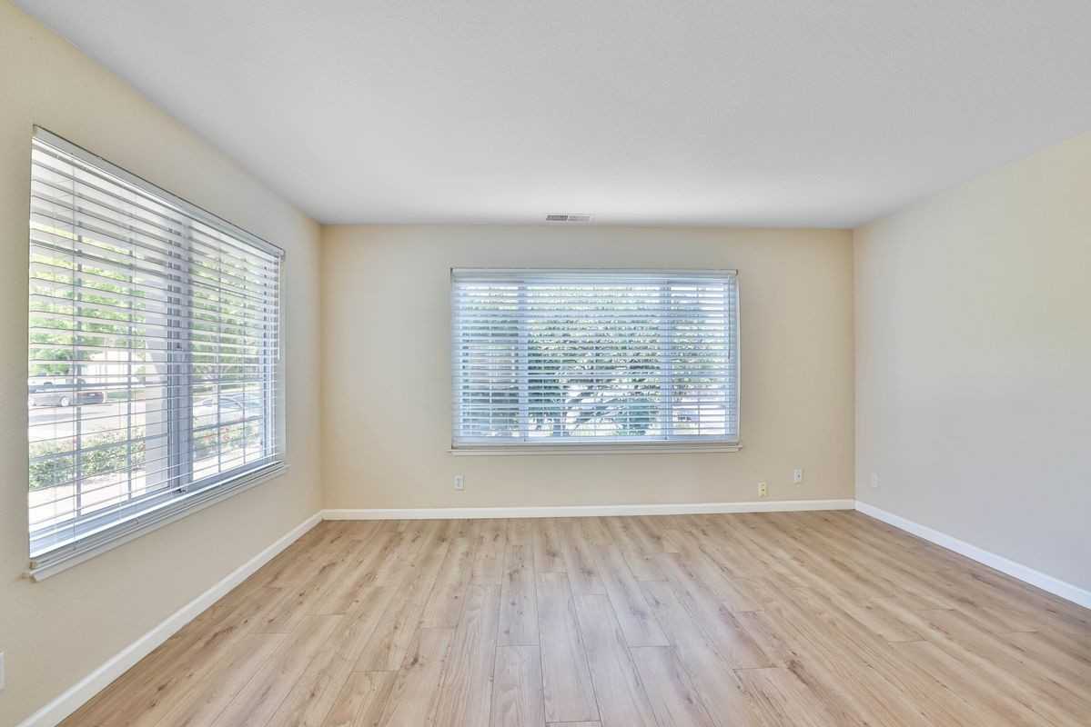 4522 Wessex Dr - Photo 3 of 33