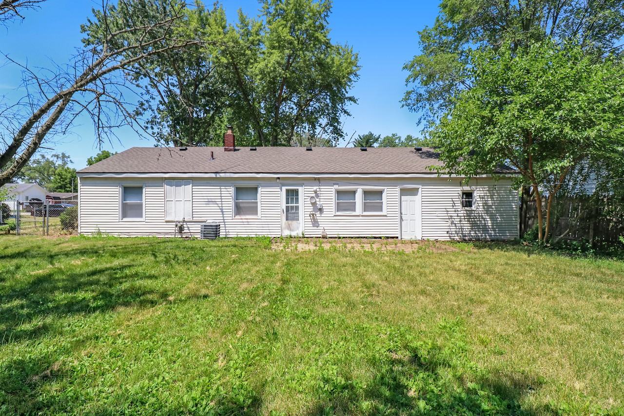 56644 Crescent Dr - Photo 2 of 17