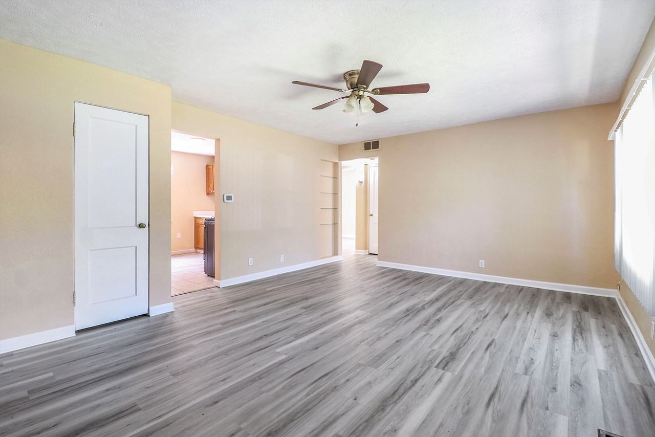 56644 Crescent Dr - Photo 3 of 17