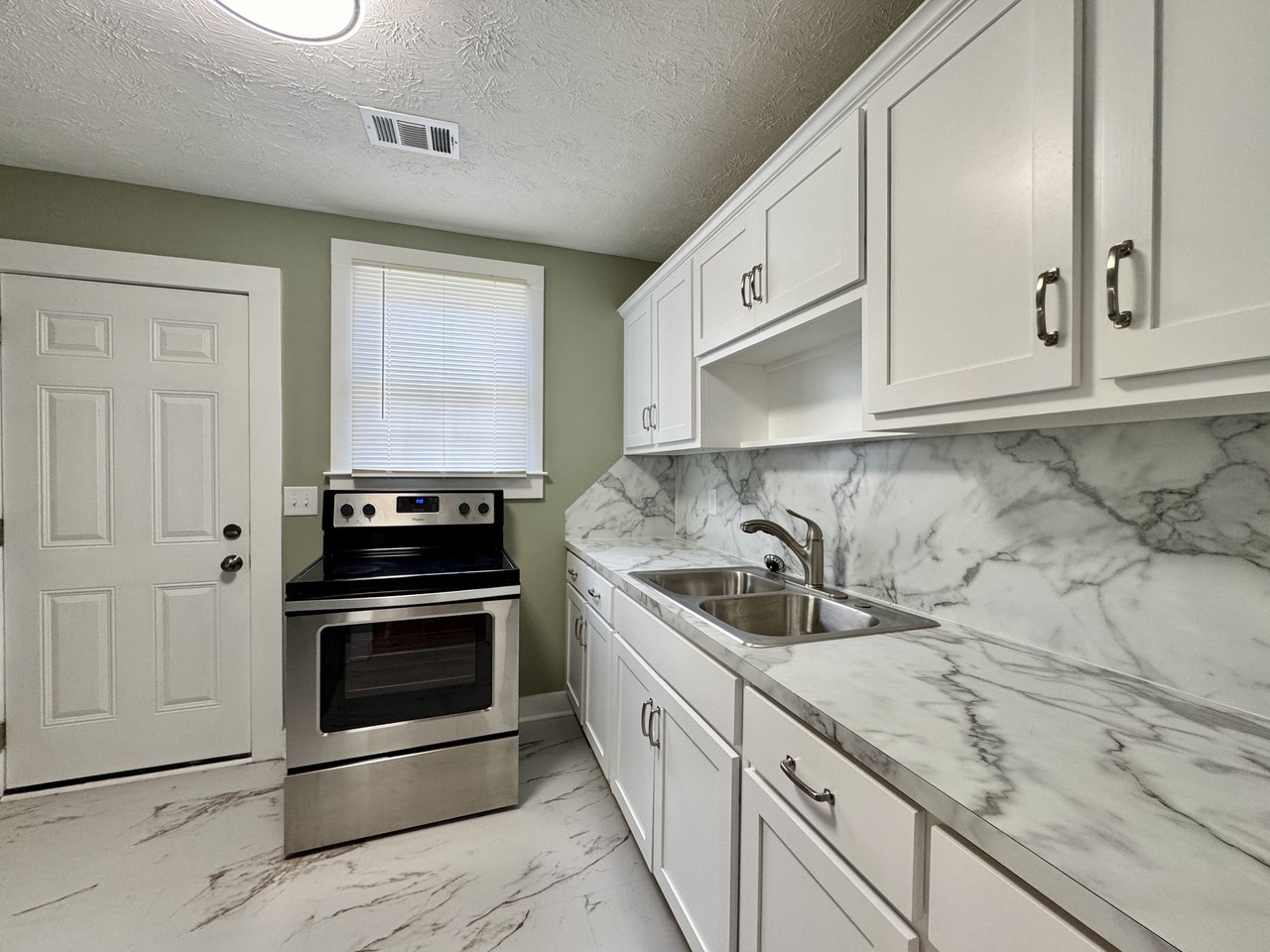 1406 Virginia St - Photo 6 of 11