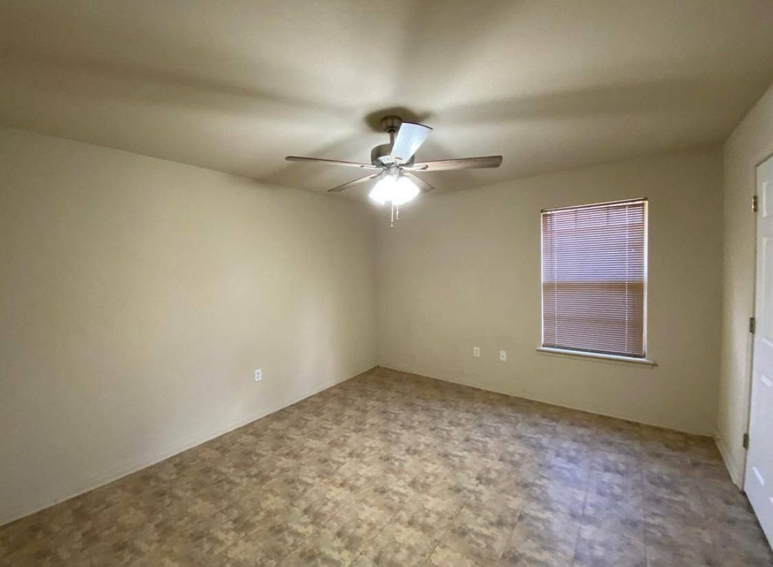 156 N Wind Ridge Ln - Photo 3 of 8