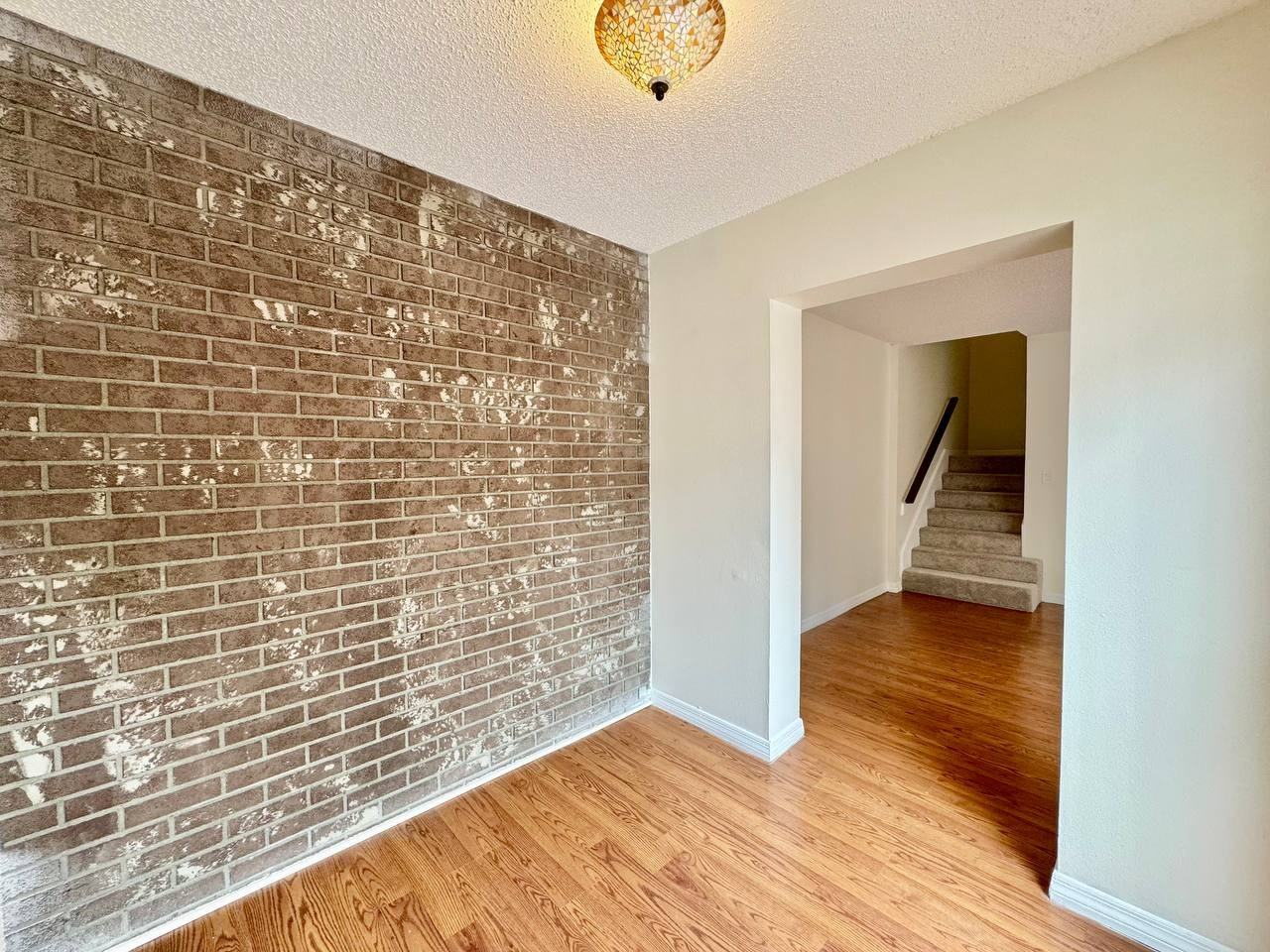 2537 W Maryland Ave - Photo 4 of 33