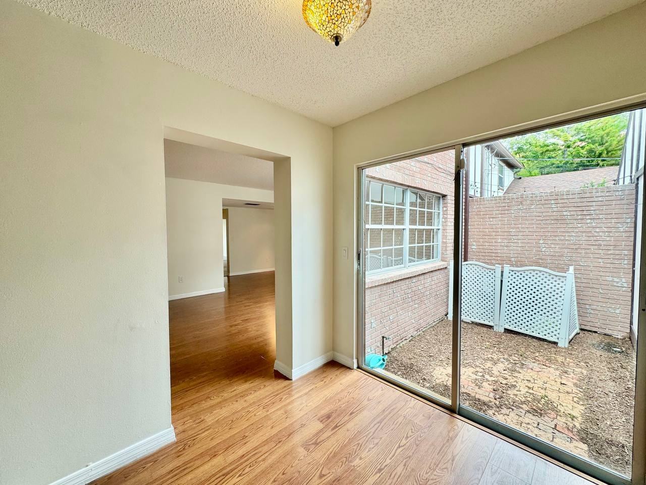 2537 W Maryland Ave - Photo 5 of 33